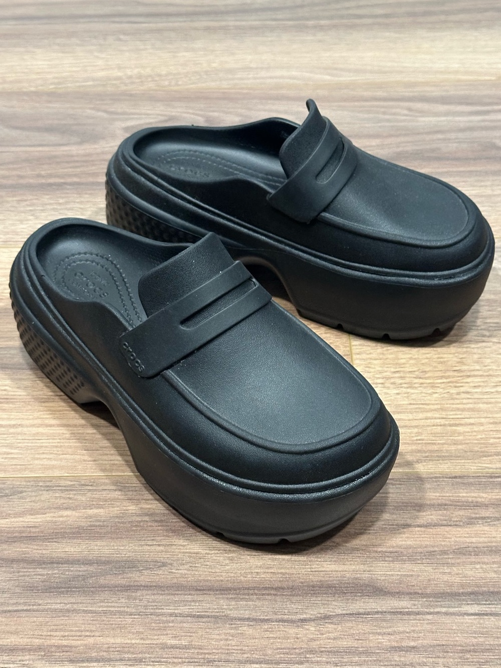 Crocs Stomp Loafer in Black Size 6 - Picture 4 of 13